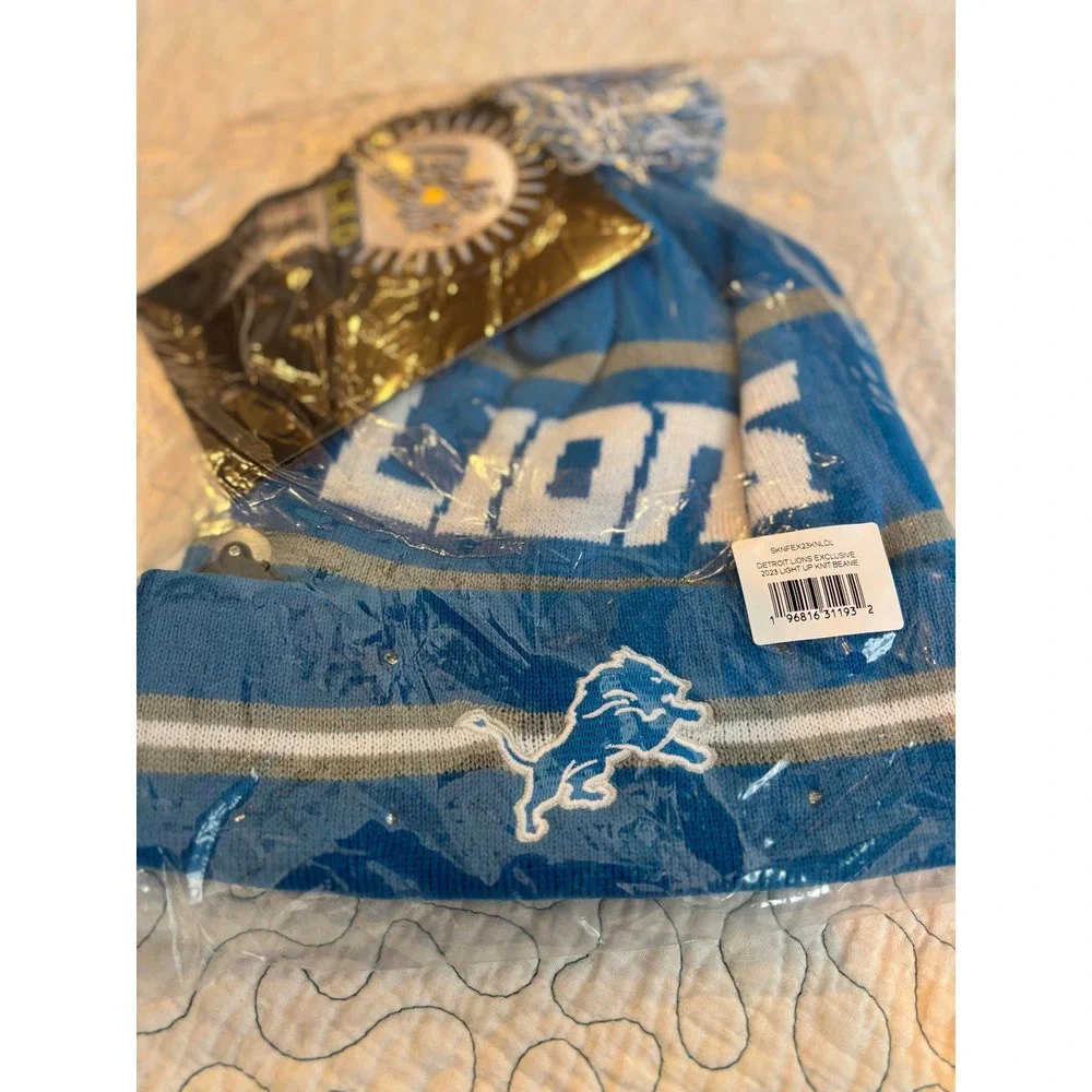 Detroit Lions Light Up‎ Knit Beanie Blue Silver NFL Exclusive Pom Hat